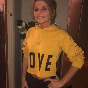 Meet your Posher, Crystal